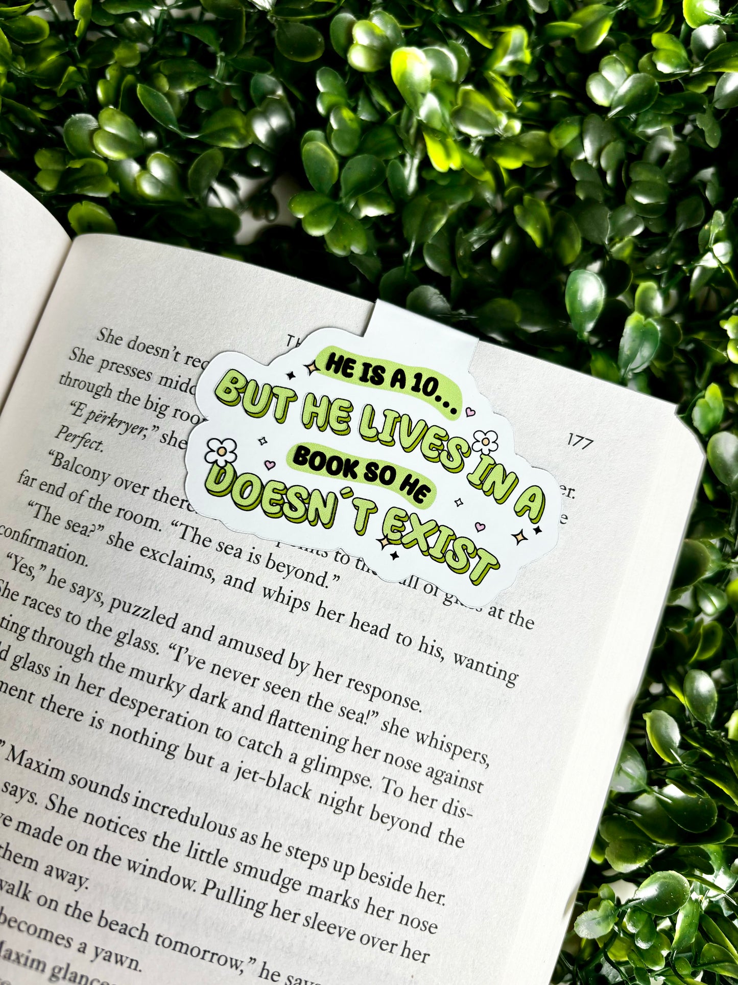 He’s A 10 But He Lives In A Book Magnetic Bookmark